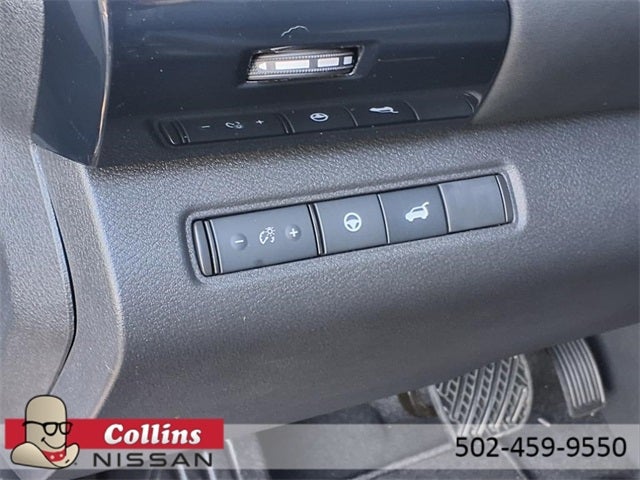 2025 Nissan Pathfinder SV