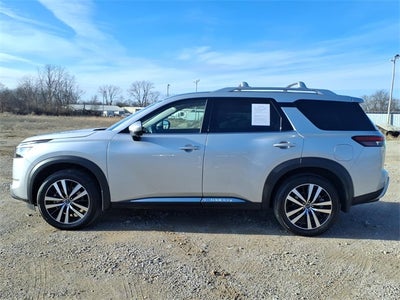 2024 Nissan Pathfinder Platinum