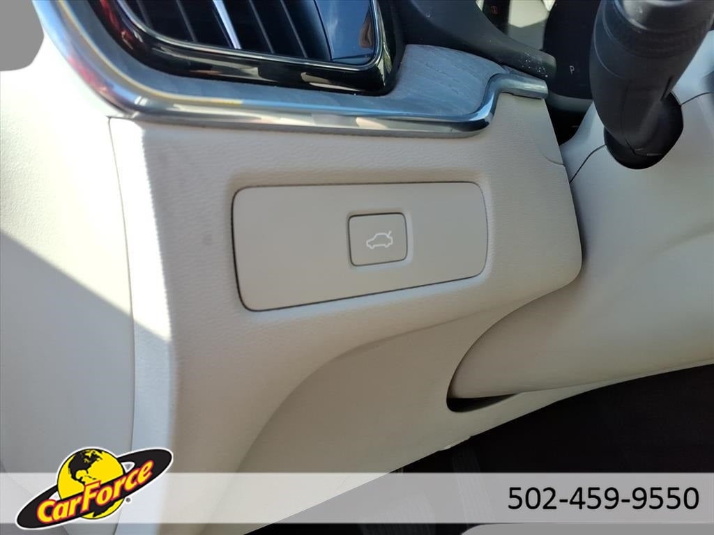 2023 Volvo XC60 B5 Plus Bright Theme